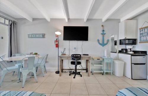 Ruskin Hotel | Beach Suite Pool Hot Tub Gym Game Room Tennis