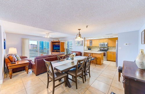 North Redington Beach Apartment | Beach Vacation! Sleeps 10, Heated Pool - 401