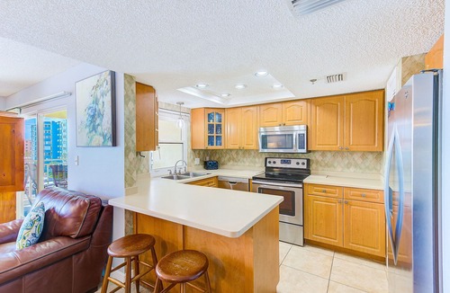 North Redington Beach Apartment | Beach Vacation! Sleeps 10, Heated Pool - 401