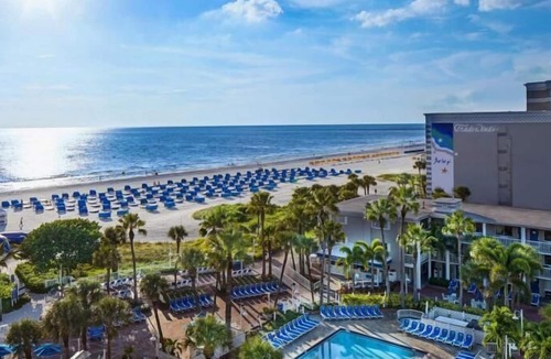 St. Pete Beach Resort | Beach Vacay Right Now! 4 Relaxing Units with Resort Views! Pool & Free Parking!