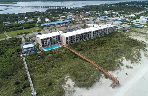 Crescent Beach Condo | Beacher's Lodge 307 | Beachfront Views & Easy Access to Pool!