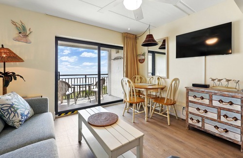 Crescent Beach Hotel | Beacher's Lodge Oceanfront Suites