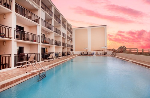 Crescent Beach Condo | Beacher's Lodge Studio Suite with onsite front desk and staff
