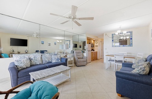 Crescent Beach Condo | Beacher's Oceanfront Patio Plus Suite with onsite Front desk and Service