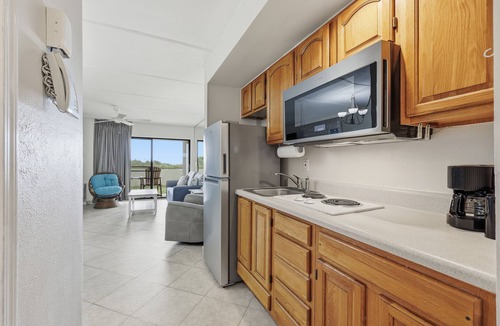 Crescent Beach Condo | Beacher's Oceanfront Patio Plus Suite with onsite Front desk and Service