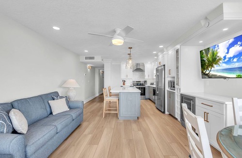 North Redington Beach Condo | 🌞Beachfront Condo🐬Amazing Gulf and Beach Views🌴Emerald Isle 501