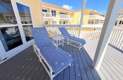 Holiday Isle Condo | Beachfront 2BR | Large Patio & Stunning Gulf Views
