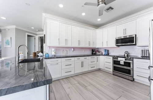 Mid Island House | Beachfront! 3BR w/Incredible Gulf Views*Pool
