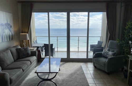 Destin Condo | BEACHFRONT 5TH Floor 2 BEDROOM STEPS AWAY FROM THE WHITE SANDS OF CRYSTAL BEACH