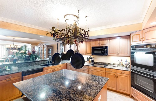 Redington Beach Condo | Beachfront condo w/Gulf views, balcony, washer/dryer, central A/C, shared pools