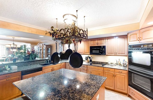 Redington Beach Condo | Beachfront condo w Gulf views balcony washer dryer central AC shared pools