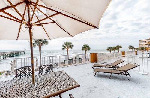 Redington Beach Condo | Beachfront condo w Gulf views balcony washer dryer central AC shared pools