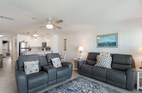 Destin Condo | BEACHFRONT Condo 105, wake up to sunshine. Destin Seafarer