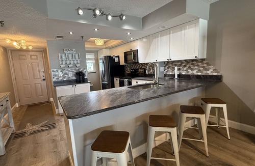 Madeira Beach Condo | Beachfront condo in Madeira Beach 2 Bed-2 Bath