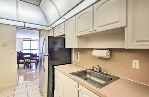 Hollywood South Central Beach Condo | Beachfront Condo w/Pool Access in Hollywood!