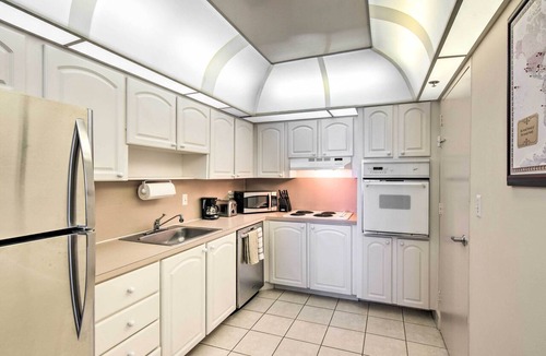 Hollywood South Central Beach Condo | Beachfront Condo w/Pool Access in Hollywood!