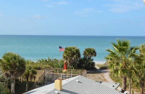 Englewood Condo | Beachfront Condo with Amazing Sunset Views of the Gulf.