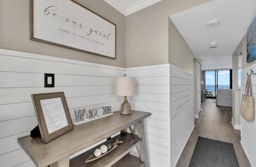 Marco Island House | Beachfront condo with pool, gym and tennis courts