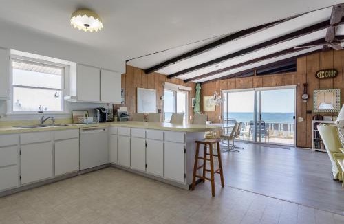 Spring Lake House | Beachfront cottage on North Shore Grand Haven