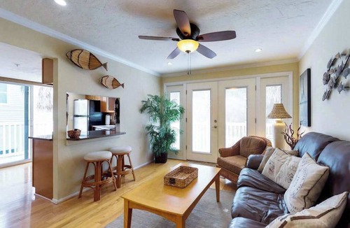 Bradenton Beach Condo | Beachfront Escape on Gulf Drive - Steps to the Sand & Bridge Street