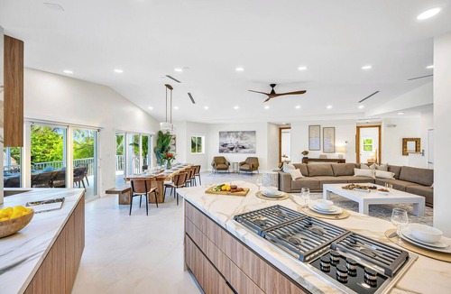 Lower Matecumbe Key House | Beachfront Estate - Two Villas/Heated Pools/Docks/Dolphin & Mahi Key