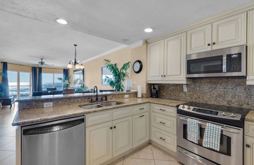 Pensacola Beach Condo | 🌅Beachfront! Gulf Front Pools-Hot Tub-Fitness-2BR Emerald Isle 202🌅