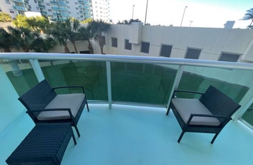Hollywood South Central Beach Condo | Beachfront Hollywood King Bd Tides Condo, Patio, Pools - Flexible Cancellation
