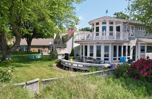 Frankfort House | Beachfront Home on Lake Michigan beach. Spectacular sunsets, walk to downtown.