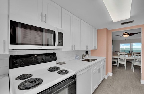 South Island Condo | BEACHFRONT ON A BUDGET! MILLION $ VIEW! 2B/2B ISLAND VACATION CONDO!
