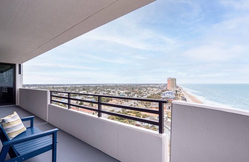 Daytona Beach Condo | Beachfront Paradise With Stunning Views!