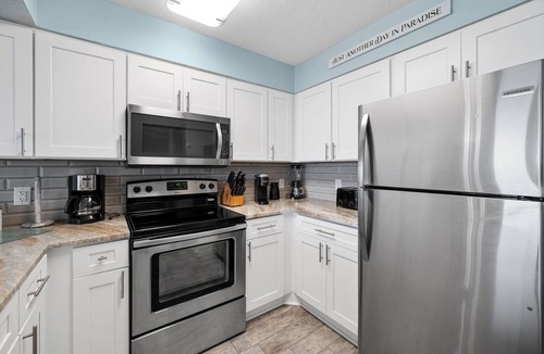 Destin Condo | BEACHFRONT Resort - Remodeled - 140+ 5-STAR reviews! 3 Pools -Tiki Bar 8th Floor