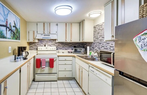 Daytona Beach Shores House | Beachfront Daytona Condo w/Pool & Hot Tub Access!