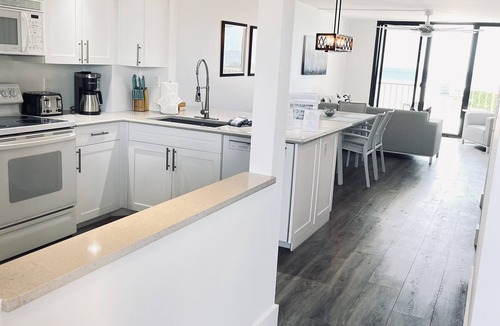 Marco Island Condo | 🏖 Beachfront Weekly Rental, Marco Island, Pool, Pickleball, Romantic Escape