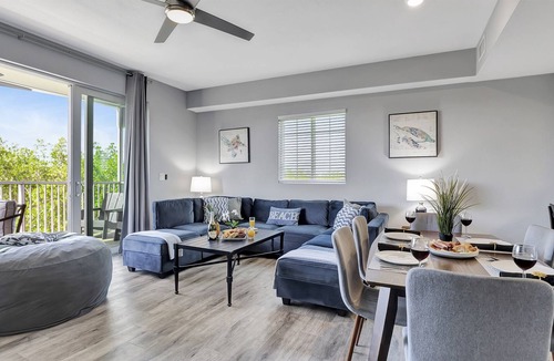Ruskin House | Beachin Sun - Chic Waterfront Retreat