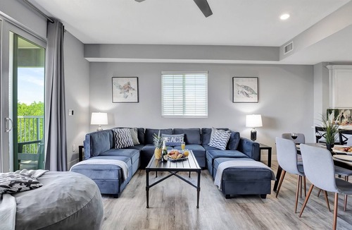 Ruskin House | Beachin Sun - Chic Waterfront Retreat