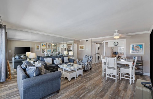 Holiday Isle Condo | Beachside 2BR | Gulf Views & Upper-Level Balcony