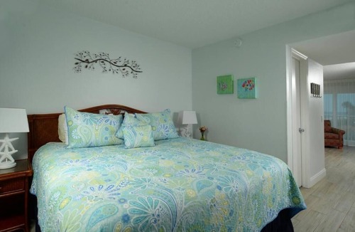 Indialantic By The Sea Resort | Beachside Retreat | 1 King Bed | Near Indialantic Boardwalk