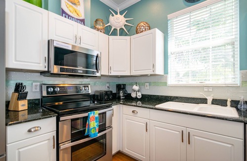 Ilexhurst House | Beachside · Saltwater Pool & Spa · Gulf Access
