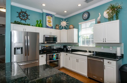 Ilexhurst House | Beachside · Saltwater Pool & Spa · Gulf Access