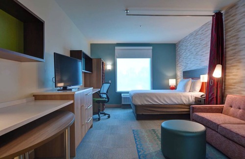 Upper Grand Lagoon Hotel | Beachside Suite | Gym & Pool Access | Free Breakfast Included