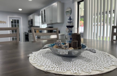 College Green Estates House | Beachy Cocoa Home Near Cruise Port W/Hot Tub