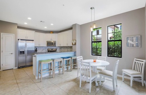 Naples Condo | Beachy Condo in Artesia | Pool, Gym & Pickleball