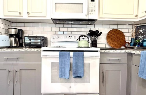 Fort Myers Beach Cottage | Beachy Seashell Getaway Resort in FMB