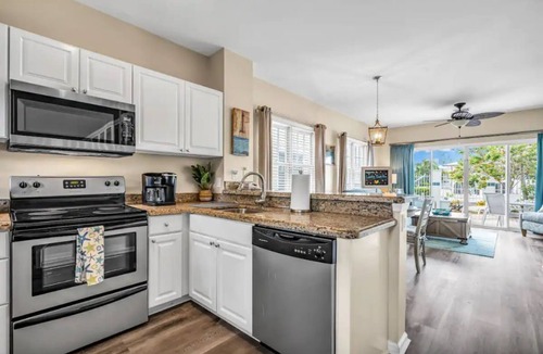 Marathon House | Beachy Townhome Perfect for a Warm Getaway!
