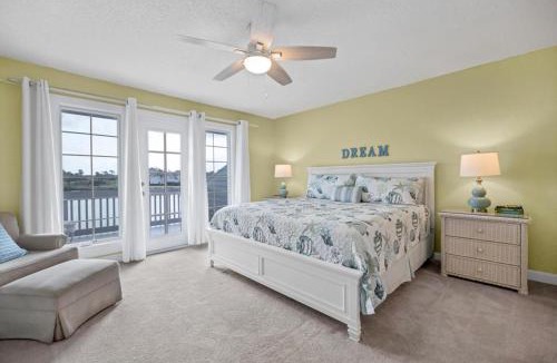 Sawgrass House | Beachy Vibes - 2BR w lake views & screened sunroom