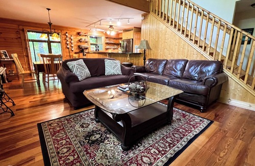 Warm Springs Cabin | Beacon of Light -Minutes to Callaway Gardens. Pet-friendly!