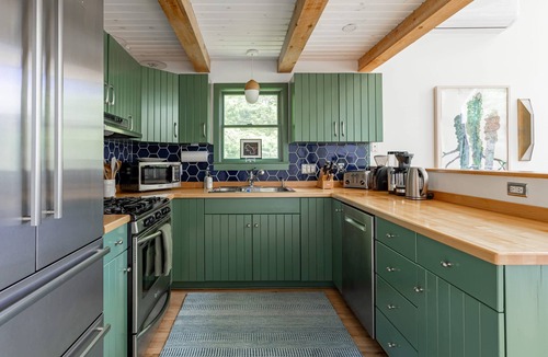 Mount Tremper Ski Chalet | Bear Hollow - 10 mins to Kingston - Monthly Rates!