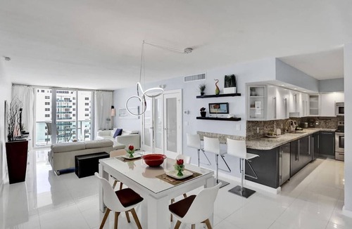 Hollywood South Central Beach Condo | Beautiful 1/1 Beach View 14 floor