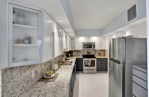 Hollywood South Central Beach Condo | Beautiful 1/1 Beach View 14 floor