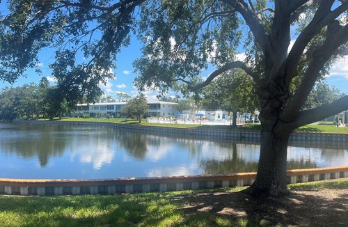 Seminole Condo | Beautiful 2 bedroom, 1 bath condo close to Madeira beach, great amenities!
